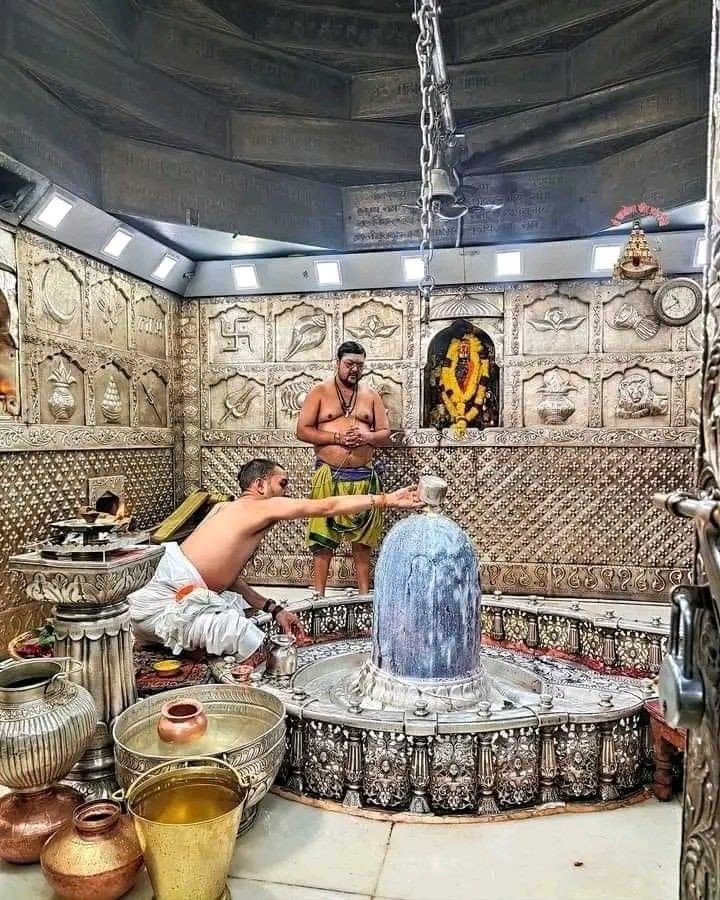 Principalsahab's tweet photo. जय श्री महाकालेश्वर ज्योतिर्लिंग https://t.co/3oxpNRw3Pm