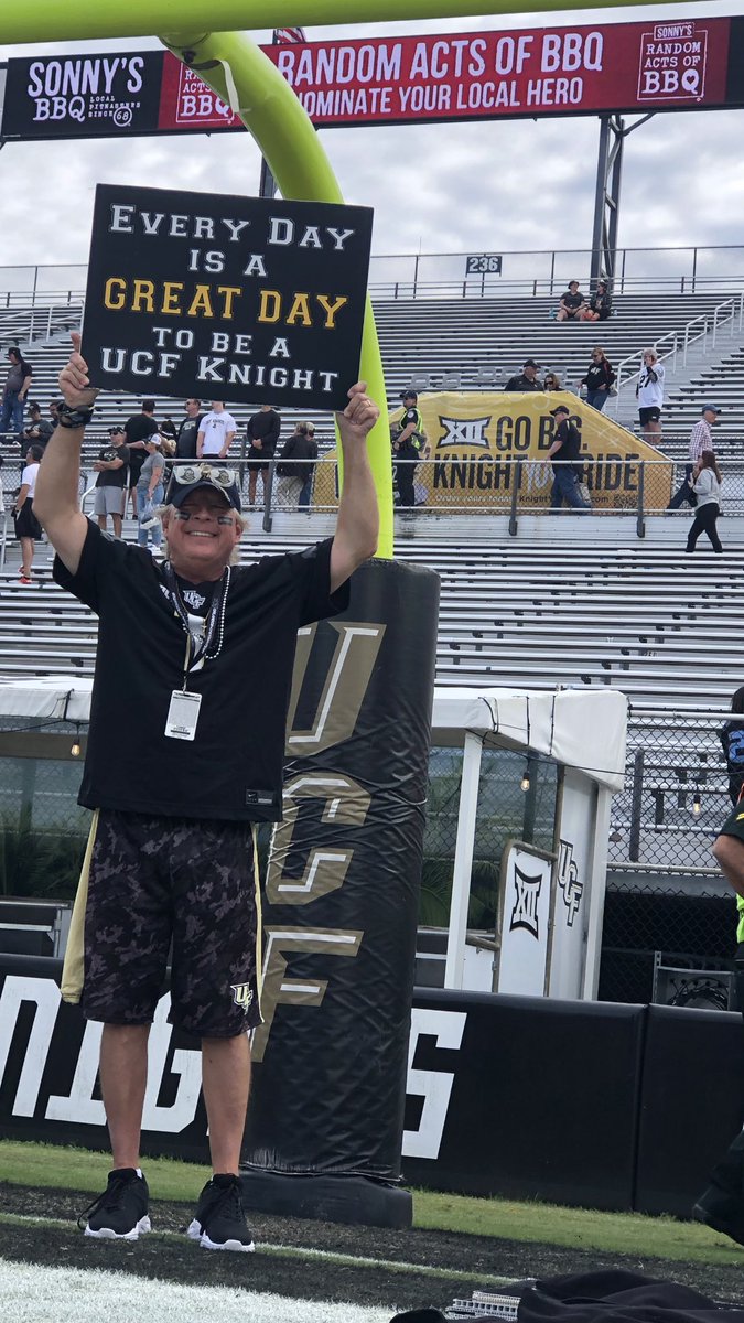 KnightFanStan's tweet photo. Let’s bounce tonight UCF students! Getting ready for my 19th UCF Knights football cheer season. #KFS https://t.co/TeAFguIEFi