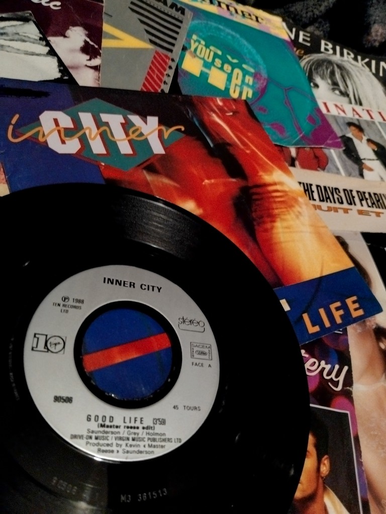 AFExploration's tweet photo. Inner City - Good Life (1988)

#InnerCity #1980s #80sMusic #ParisGrey #10Records #Virgin #AcidHouse #Techno #House #Disco #45rpm #7InchRecord #GXML

Blogspot - https://t.co/bll7HhooGZ https://t.co/QECRU4PFkh