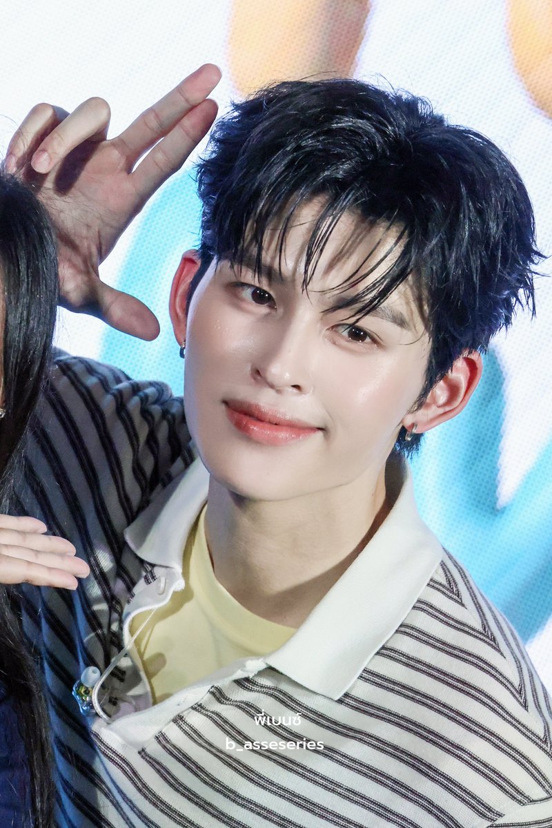 b_asseseries's tweet photo. หล่อทุกท่า 😆😆

PPP FAMILY AQUAFLASK
#AquaFlaskxPondPhuwin
#ปอนด์ภูวินทร์ #ppnaravit https://t.co/h00YqHk1DV