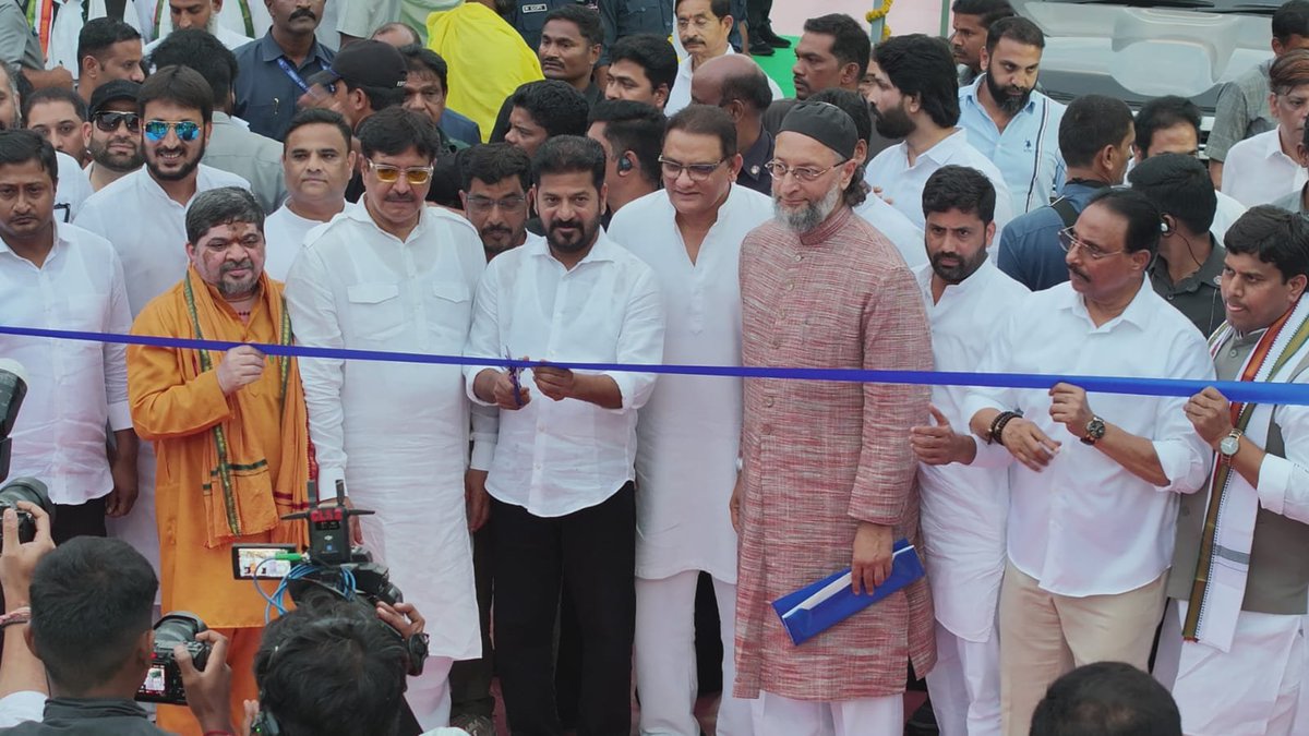jsuryareddy's tweet photo. CM Revanth Reddy inaugurated the Steel Flyover [#SteelBridge ] connecting Nalgonda X Road and Owaisi Hospital Junction in #Hyderabad today.

Telangana Chief Minister #RevanthReddy inaugurated the #SteelFlyover near #Chanchalguda . 

Built at a cost of ₹620 crore and spanning 3.2 km, the flyover will enhance connectivity and ease traffic congestion, facilitating smoother movement across the city.

Following the inauguration, the Chief Minister  inspected the facility by travelling along the flyover in an open-top jeep, accompanied by AIMIM  chief Asaduddin Owaisi, Ministers Ponnam Prabhakar,  Md Azharuddin..