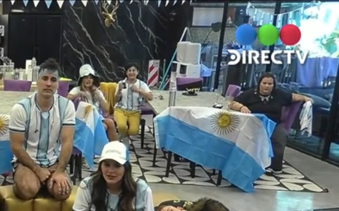 reptiliangirl_1's tweet photo. Mira si voy a bancar a la unica jugadora de la casa que prefirió tenes la camiseta de la seleccion arrugada en la mano, antes que honrar el país que te abrió las puertas. Éste año gana una Argentina.
Basta de uruguayos llevandose el premio cuando no nos respetan.
#GranHermano https://t.co/EUuG0n9glq