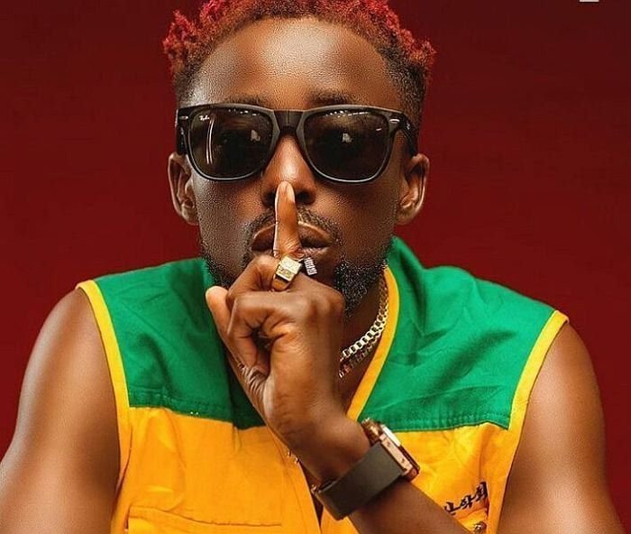 AdexZendaya's tweet photo. Nobody has never  received insults from Davido pass Wande coal and Erigga 😂 https://t.co/DBJShwOeaf