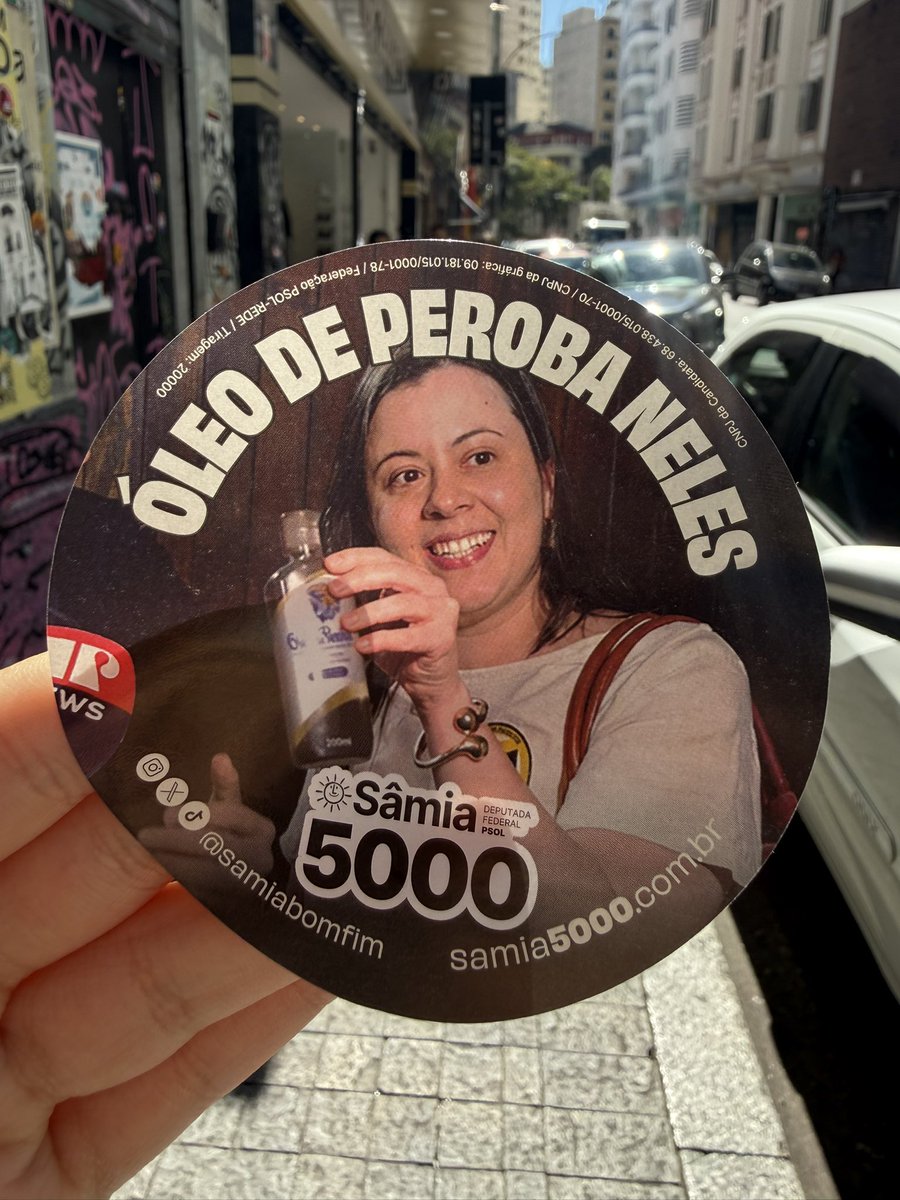 babulinatrip's tweet photo. Acabei de pegar esse adesivo da @samiabomfim numa banquinha e ele tá mais atual do que nunca kkkkkkk https://t.co/EYcmO2Eiiw