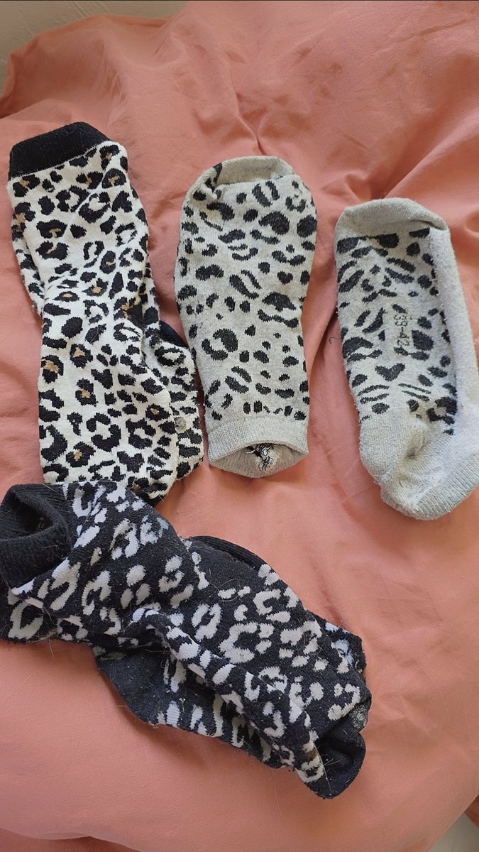 Marinaavtc's tweet photo. Vielles chaussettes en ventes
@Compte_VTC_Off @Vendstaculotte
#slave #esclave #pigeon #fetichistespieds #fetichiste #chaussettes #sockslave #socks #soumis #moneyslaves #moneyslavefrance #feetslaves https://t.co/jxIpEx8hol