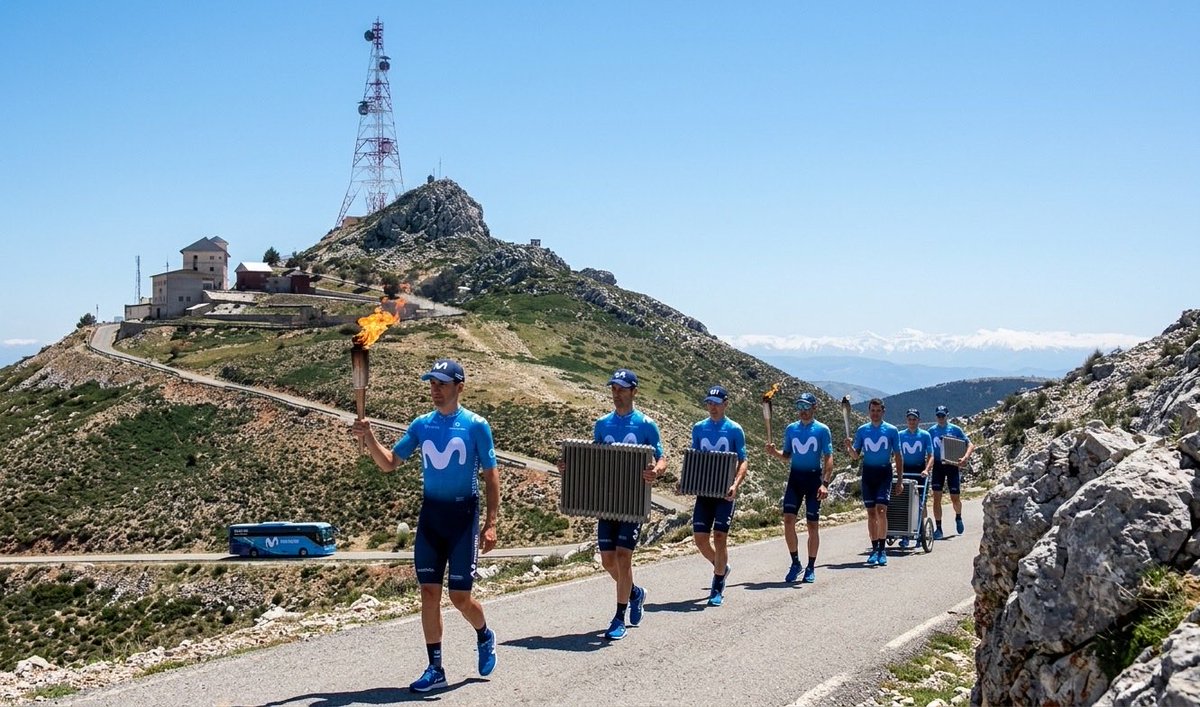 CiclismoSalon's tweet photo. 🚨‼️ Según me cuentan, se ha visto a parte del staff de Movistar Team 😳Ⓜ️ empezar a trabajar desde YA en lo alto de Sierra de la Pandera, donde finaliza la etapa 1️⃣4️⃣.

Se les ha visto con estufas, radiadores e incluso antorchas 🔥.

Hay evidencias 👀. https://t.co/HfRZqz5kp2