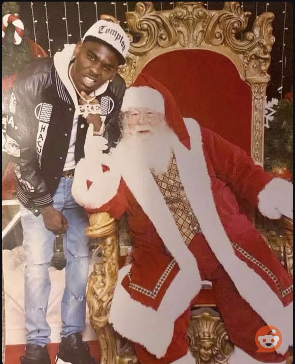 DailyWaveHQ's tweet photo. Young Dolph with Santa (2012) https://t.co/mXz0SVyZ4L