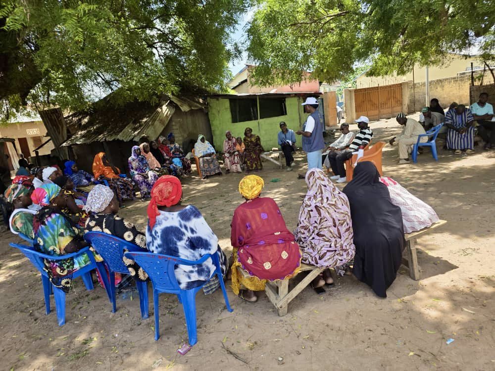 RewardGambia's tweet photo. REWARD conducted practical demonstrations for farmers in URR and CRR on the proper use of PPE when handling fertilizers, pesticides and herbicides, promoting safer farming practices and protecting farmers, communities and the environment
@AfDB_Group @AfricaRice https://t.co/W0F2ip3xVZ