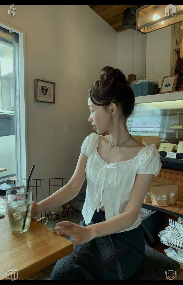 ConradoElber's tweet photo. ☎Preparing a wholesome and delicious avocado salad. There’s a playful joy in those unplanned late-night trips to the corner store we make side by side—simple tasks shine with the beauty of an easygoing life, and the affection between us weaves our hearts together seamlessly. https://t.co/MzhIhfqwYx