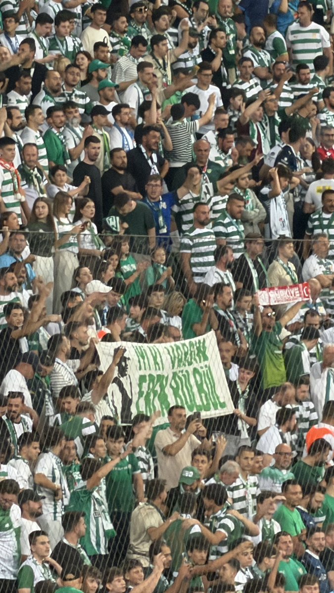 oktaykara's tweet photo. Bursaspor tribünlerinden “İyi ki Varsın Eren Bülbül” pankartı… https://t.co/RW8GTbiHlS