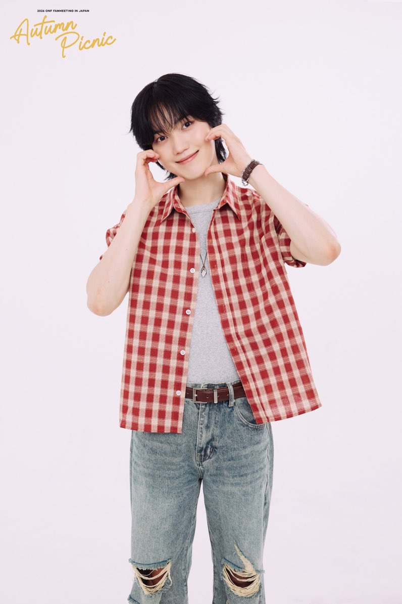 junnimoroll's tweet photo. picnic theme so let’s throw the picnic blanket ON him😅 https://t.co/kRKsqCPKSi