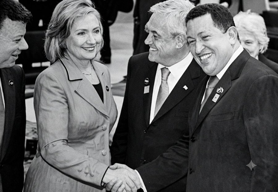 SonPolemicas's tweet photo. Chávez no era enemigo de Estados Unidos, ni de su pueblo, al que apoyó enviando combustible para calefacción a bajo costo.
Intentó tener una buena relación con Washington, hasta que en 2006 ellos decidieron aplicar Sanciones a Venezuela, sin motivo.
Ellos dañaron la relación. https://t.co/ZtlJWssj4o