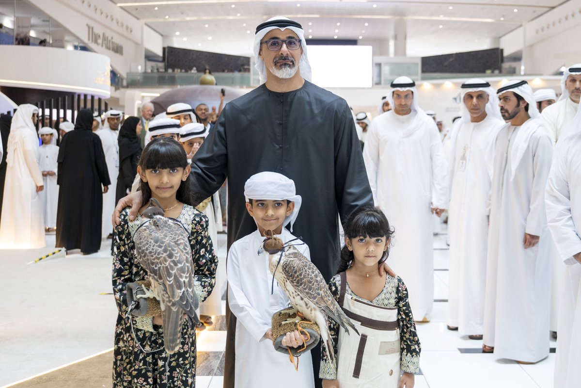 NET_AD's tweet photo. زار سموّ الشيخ خالد بن محمد بن زايد آل نهيان، ولي عهد أبوظبي رئيس المجلس التنفيذي لإمارة أبوظبي، معرض أبوظبي الدولي للصيد والفروسية 2026، الذي يقام في مركز أدنيك أبوظبي تحت شعار "تراثنا عزنا وفخرنا"، وأشاد سموّه بدور المعرض في الحفاظ على قيم الهوية الوطنية وترسيخ أهمية الموروث الثقافي بين الشباب باعتباره جسراً للتواصل بين الأجيال ومنصة للتقارب الحضاري بين مختلف الثقافات والشعوب.