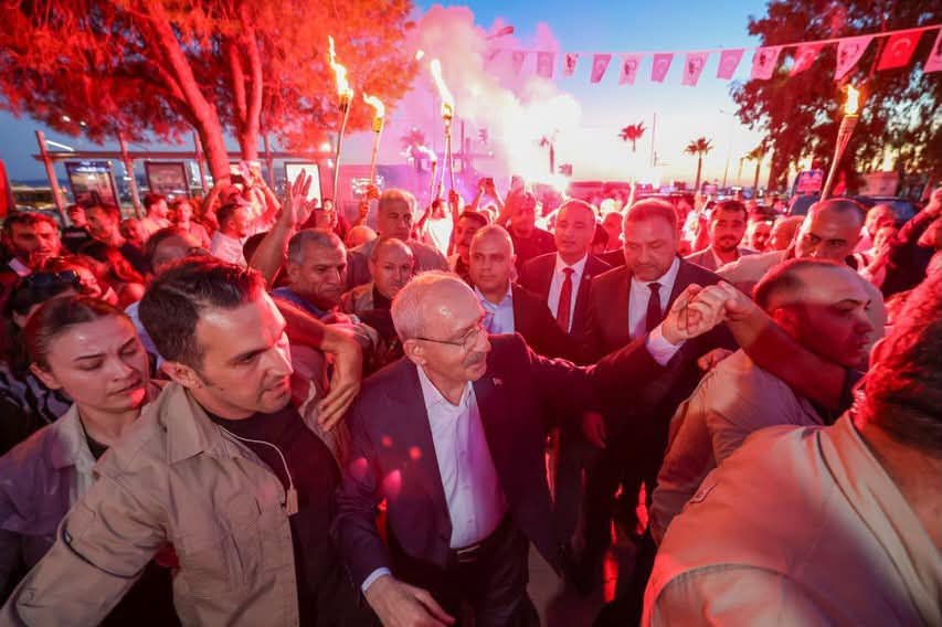 murat7btg's tweet photo. @OzlemGurses Sen de hiç Utanmayı duygusu yok mu be kadın ya sen de hiç haysiyet gurur yok mu ya sen nasıl bir rezilliksin Ya insan da bu gururlu kadını gurur olur ya sen nasıl bir yalan makinesisin ya Sen zaten yahudi'sin sen yahudi'yi desteklesin https://t.co/mdVFBu7Cwh