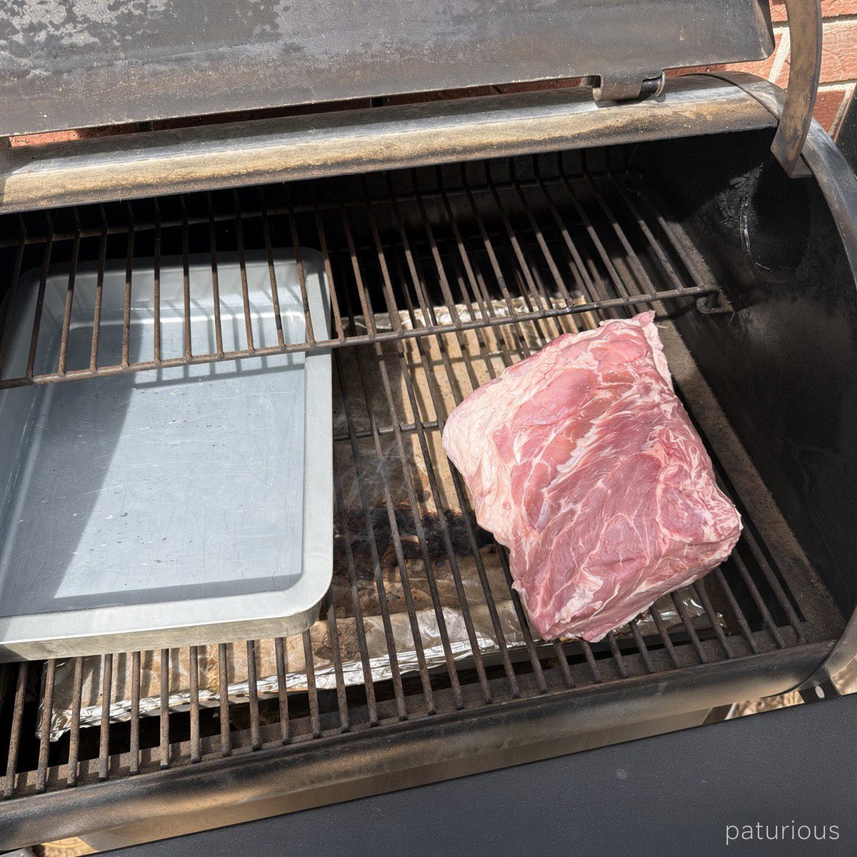 paturious's tweet photo. Naked on the grate. Six pounds. No foil yet.
Water pan on the fire side. Meat on the stack end. Bark comes later.
#BBQ #SmokedPork #PorkShoulder #OffsetSmoker #Colorado https://t.co/q5QrFvlEoT