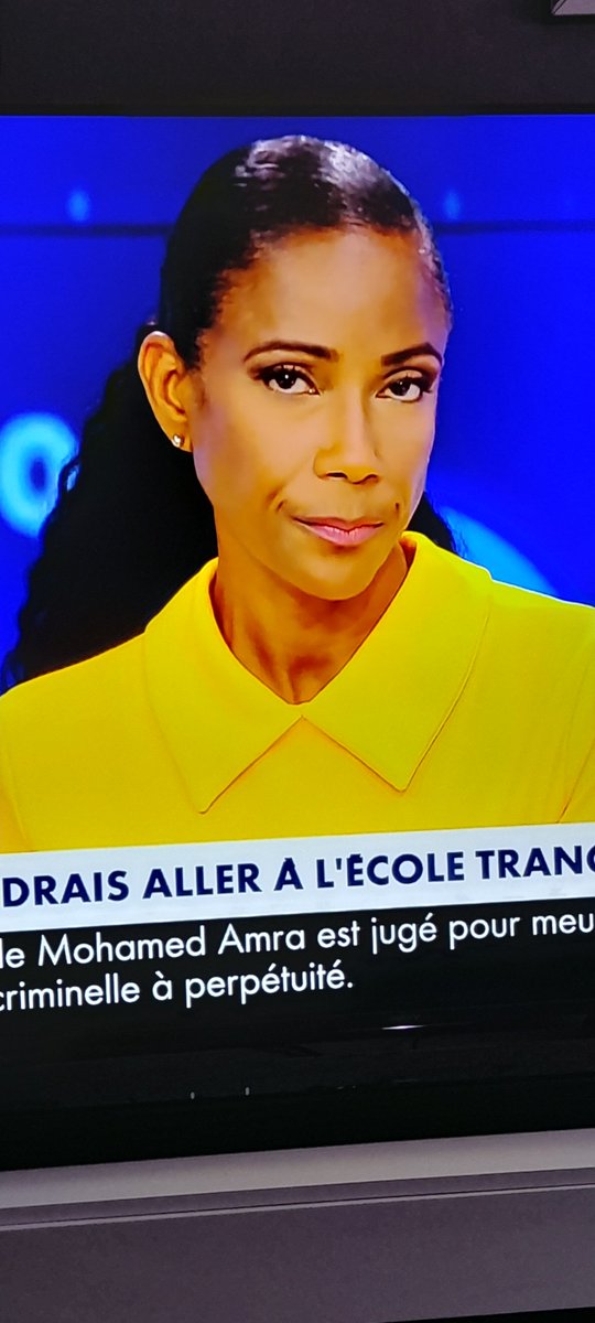 joker77fancnews's tweet photo. #facealinfo On contemple ce regard sérieux de notre splendide reine Christine nationale ❤️ pendant la pause et moi je déguste mon petit verre de cognac français. À toute suite mes chers amis fidèles téléspectateurs de la meilleure émission française FACE À L'INFO. https://t.co/qaNCNmOf27