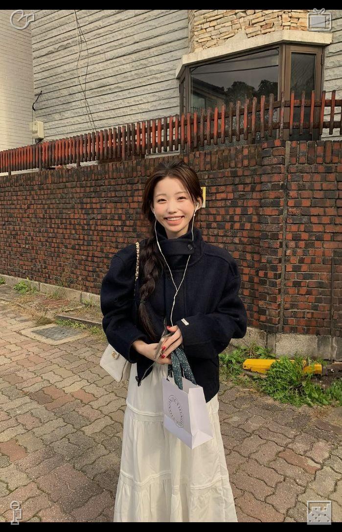mr_doublebubble's tweet photo. Once they got to her apartment building, Jax paused and turned around to look at her. "Tonight was truly amazing, Lola. How about we do it again sometime soon? Perhaps we could explore those secret places you talked about?" https://t.co/8kovYOMBVq