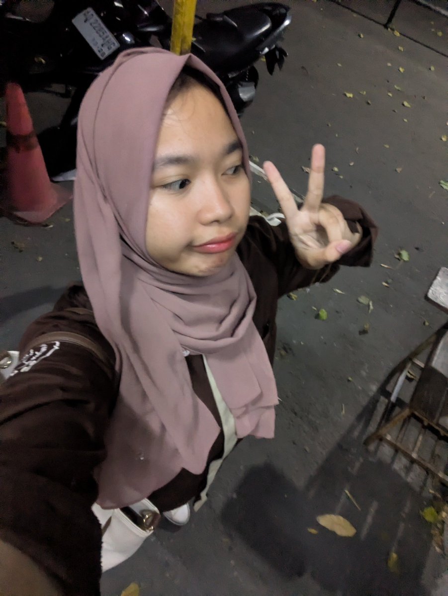 saadistyc's tweet photo. gws besok acara full seharian minwel gw baru balik ke kos jam 11...... seharian kelas dilanjut pre event, last checking, radiv acara sebelah, COD PAPER????.... gw ngetwit ini pun gw blm mandi... blm sholaatt.... udh TEPAR GW https://t.co/BfwS9u5Hky