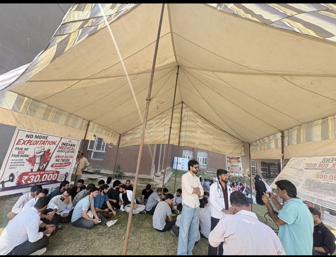 official_aimsa's tweet photo. @official_aimsa extends its full support to the intern doctors of Jammu & Kashmir in their demand for a just and reasonable stipend.

Intern doctors shoulder immense clinical responsibilities, work long and demanding hours, and play a vital role in patient care. Their contribution deserves fair recognition.

We urge the Government of Jammu & Kashmir to increase the monthly internship stipend to ₹30,000. Fair compensation is an investment in the future of healthcare.

A dignified stipend is a necessity, not a luxury. @JPNadda @PMOIndia @MoHFW_INDIA @ANI @PTI_News @ians_india @OfficeOfLGJandK @drsfaizanahmad @aimsa_fmsw @DrMohammadMomin @sachinyadav___1 @apurva_999 @DrJsinghRajawat 

#AIMSA #JammuKashmir #InternDoctors #StipendHike #MedicalStudents #Doctors #StudentsMovement #OnePlatformOneVoice