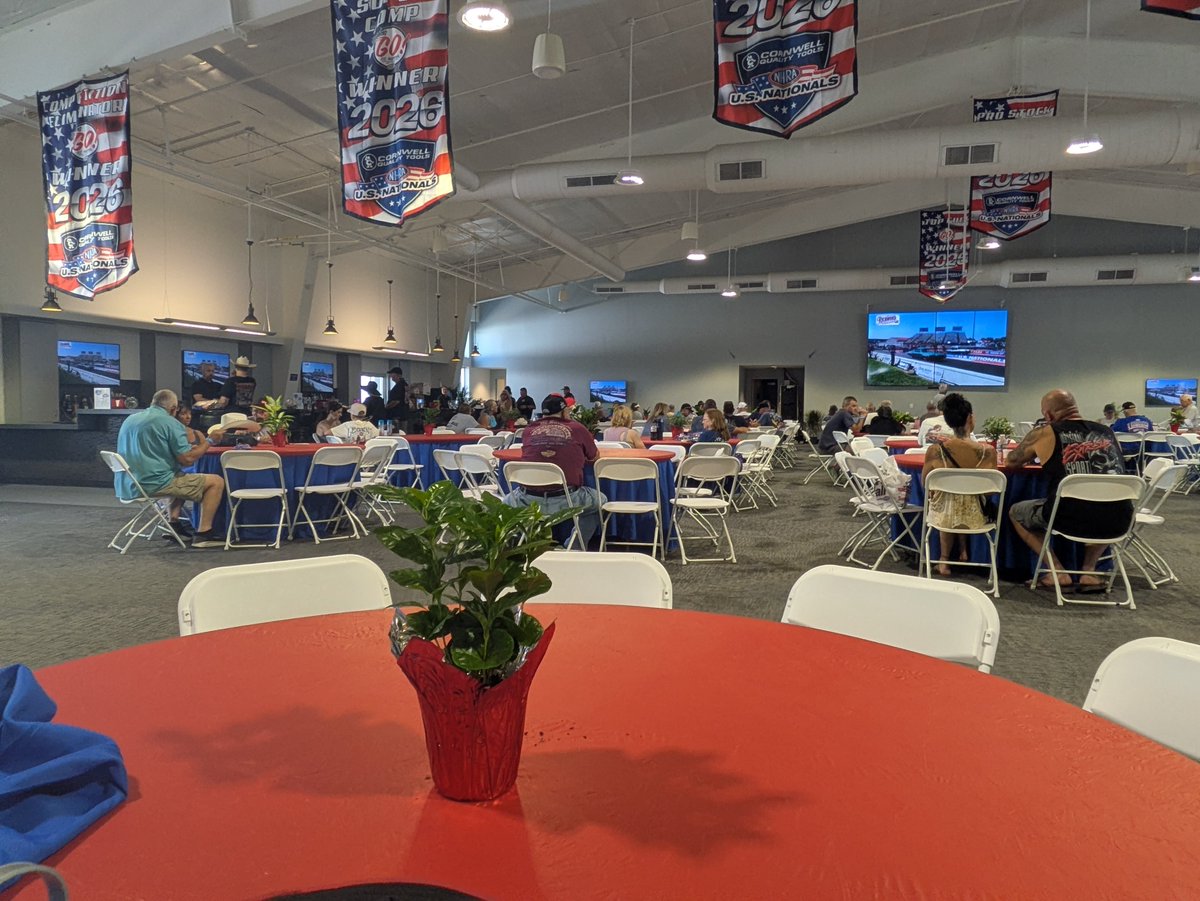 KevinLuttrell10's tweet photo. Inside the Top Eliminer Club at the 72nd Cornwell Quality Tools NHRA US Nationals.@WFORadio @LifesaDrag1320 @NHRA @dragracebb @RaceIRP https://t.co/iHFimZiT4l