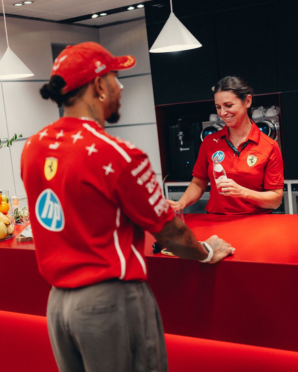 ScuderiaFerrari's tweet photo. Hydrating in this heat 💧 https://t.co/P300K4viaJ