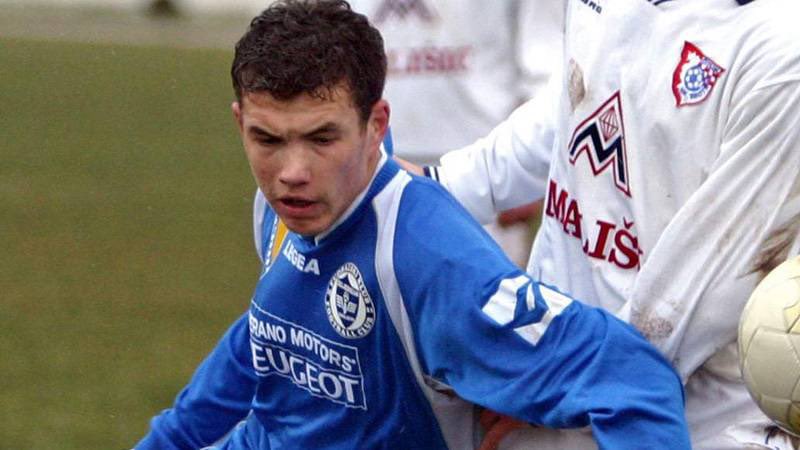 Bosniac0's tweet photo. Edin Džeko is more than just a great footballer. He is also a great figure who has changed Bosnian football and, you could even say, contributed to how the country is recognized and perceived around the world.

An example for every athlete and every Bosnian. A career and a life built against all odds. He’s proof that where you come from doesn’t have to define how far you can go.

Not only in life, but also with the national team, where he continued to fight and believe even through the darkest times. All the way until the age of 40.