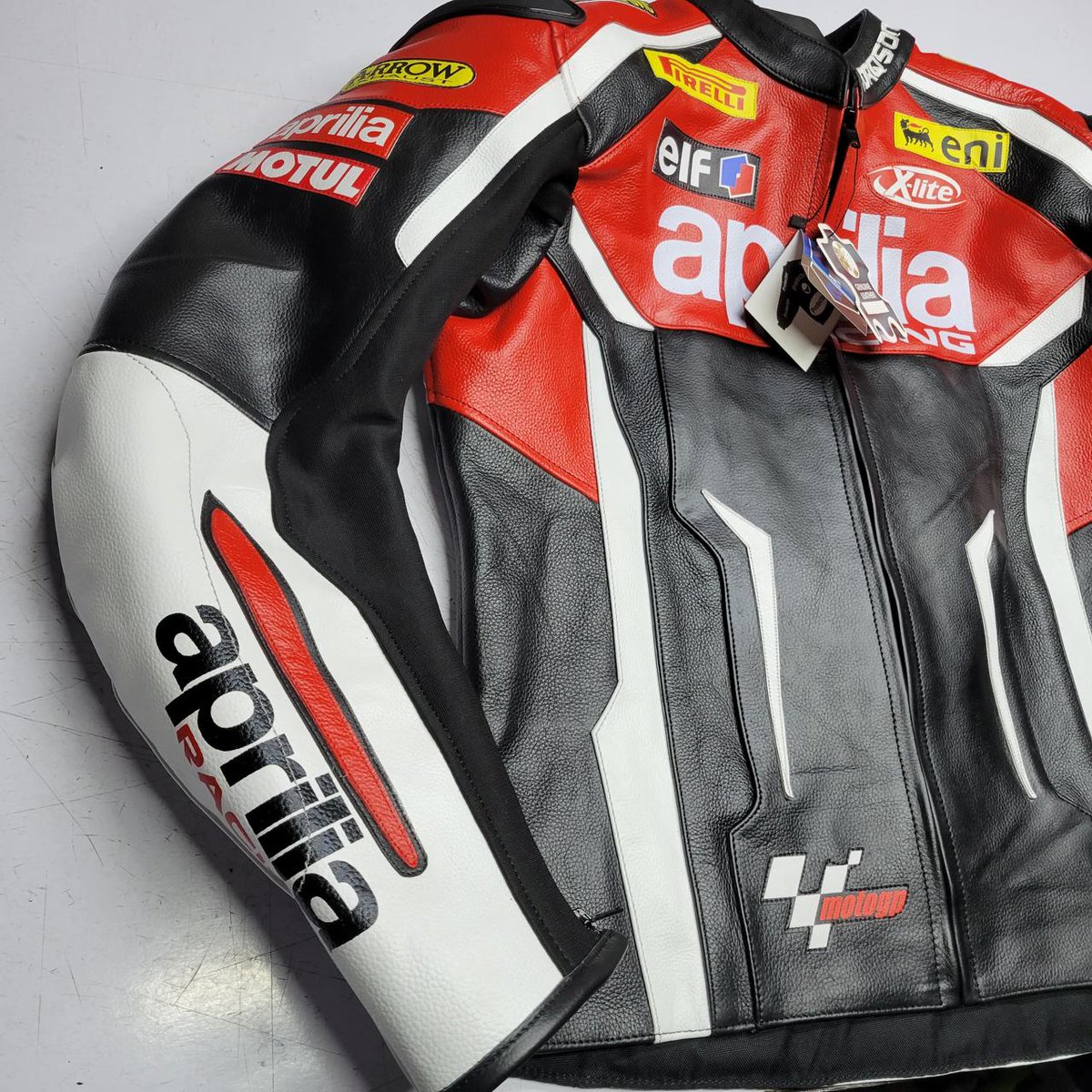 HaBlackwalmr's tweet photo. Race-inspired leather motorcycle jacket with custom options. Premium leather, reinforced shoulders, ergonomic sport fit, and bold racing colors. Built for comfort, durability, and everyday riding. Worldwide shipping available. DM for details. https://t.co/nFN7cmJ0BC