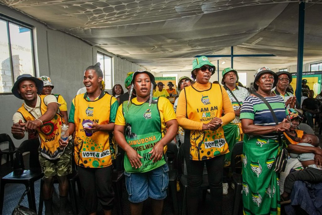 Elizabeth_k944's tweet photo. Today’s uManyano was about faith, unity and hope. May South Africa enter this election season with peace in our hearts. 🙏🏾🇿🇦 #MbaksOnTheGround #VoteANC2026 #LetsBuildBetterCommunities https://t.co/TZe5DYASeF