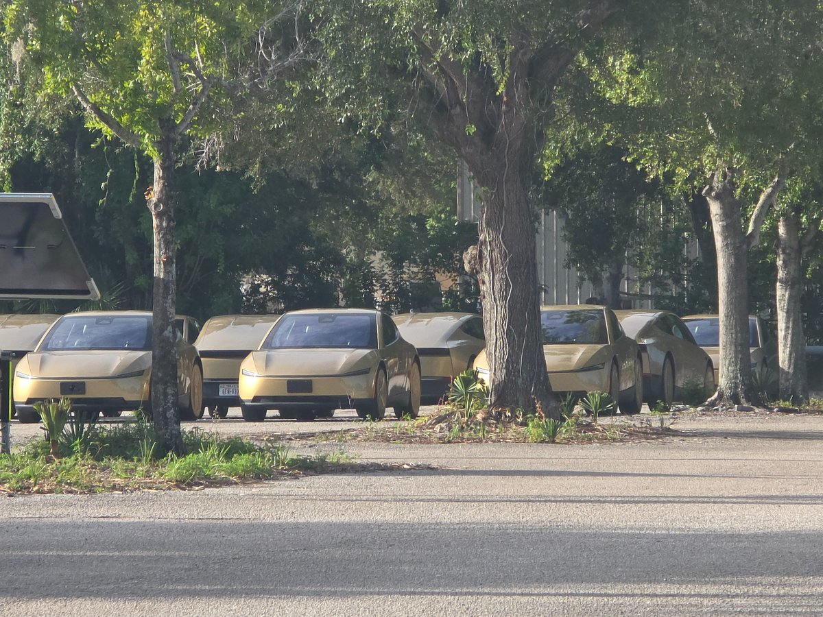 KurtMyrmel's tweet photo. @RandyWKirk1 On the order of 50 Robotaxis and 30 to 40 Cybercabs. https://t.co/BJRJBkAc4d
