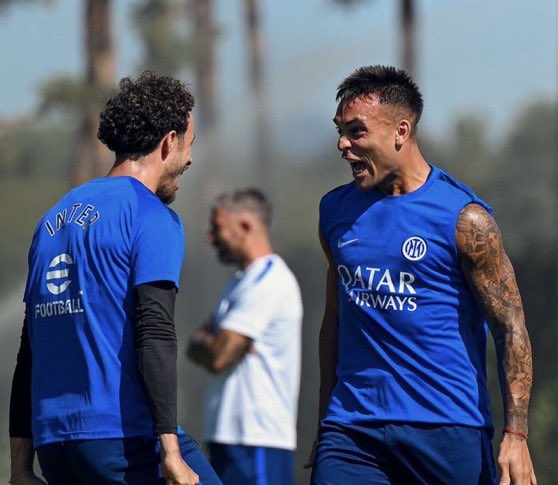 raffaelecaru's tweet photo. 🖤💙 https://t.co/rWehfL7PMw