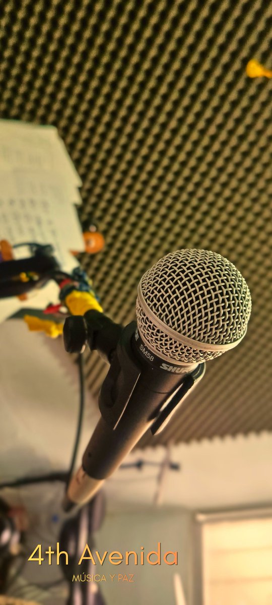 4thavenida's tweet photo. Cada ensayo, cada canción, es pensando en ustedes. Gracias por ser parte de este viaje en 4th Avenida. ¡Los queremos! ❤️🙏🎤 #4thAvenida #MúsicaYPaz #GraciasSeguidores #NuestraFamilia https://t.co/97GPWqcqoa