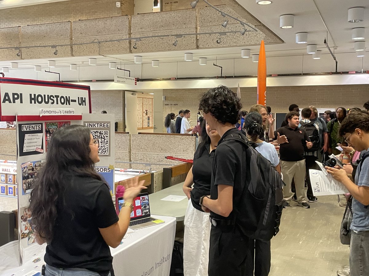UHEngineering's tweet photo. Coogs, this one's for you 👀

The Engineering &amp; Technology Student Organization Fair is happening NOW in Engineering Building 1 until 2 p.m.

Student orgs from across Cullen are all in one place. Find your people, make connections, and get plugged in for the semester. https://t.co/RyieNEzWi5