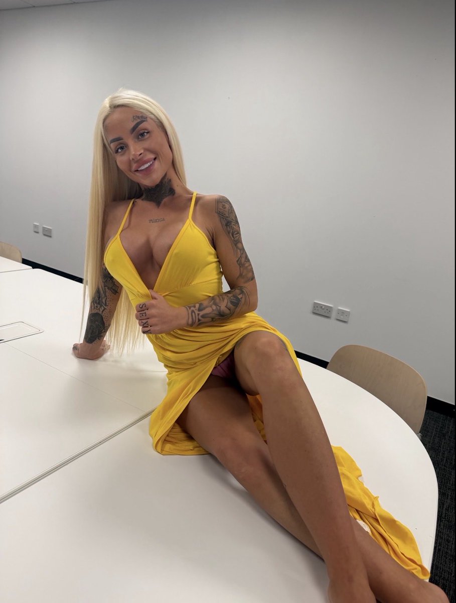 officekimbo's tweet photo. Drinks after work, boss? #secretary #work #office #viral https://t.co/rT565aqav0
