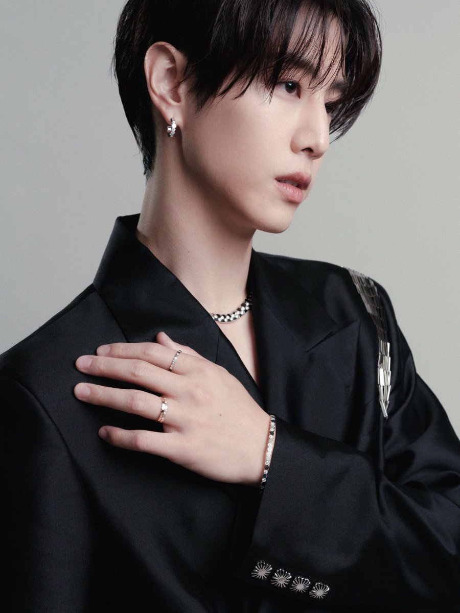 jjiibbjjiibb's tweet photo. Thank you @marktuan for being born into this world. You make our lives better just by being in it. May your birthday be filled with love, joy, and countless blessings. You deserve every bit of it.

Love you to the moon, always 🖤

HAPPY BIRTHDAY MARK TUAN
#33YearsOfSunsetsWithMarkTuan
