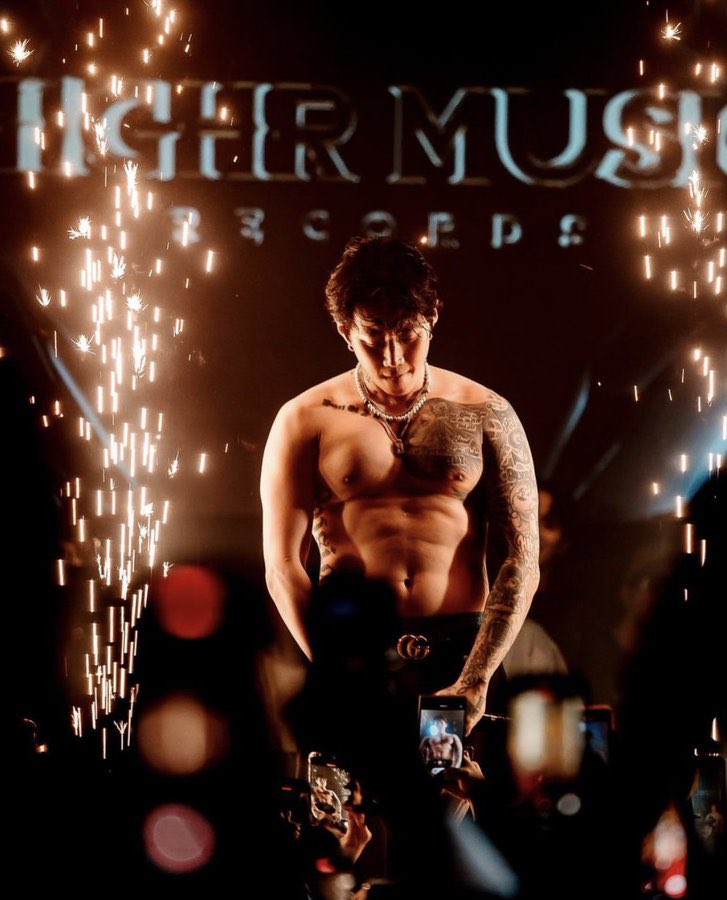youjaylous's tweet photo. 18yrs+ in the game
3 labels
1 soju business
400+ released songs
50+ talented artists produced not to mention dancers, DJs, Producers
1 active boygroup
7+ brands as BA
and 20 countries for concert ahead 

only Jay Park ✨
#JAYPARK_18th_Anniversary 

*should’ve add Lngshot and MVG https://t.co/9HoibRgCG2