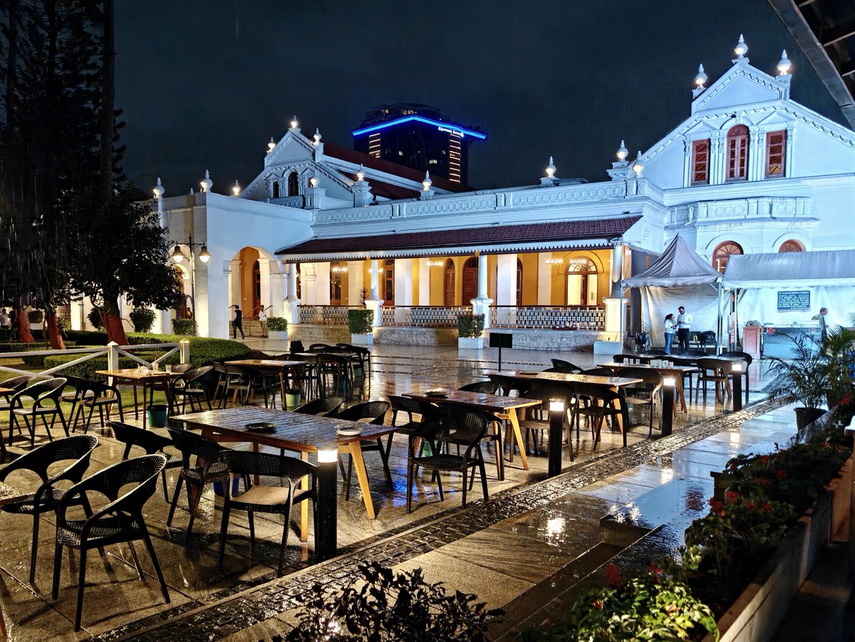 deba1602's tweet photo. Bowring Institute, Bangalore. A really classy place to spend an evening with friends. #Bengaluru #ShotOnOnePlus https://t.co/vY1690keLA