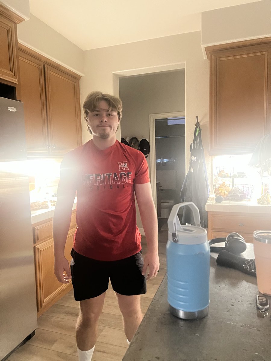 HaydenHill27's tweet photo. Before school practice.  It shows that I am committed to my team, and success both on and off of the field.  Never late to class when you get to school at 5:45! Rise and shine, then play some football! https://t.co/FJKiXGP6Fe