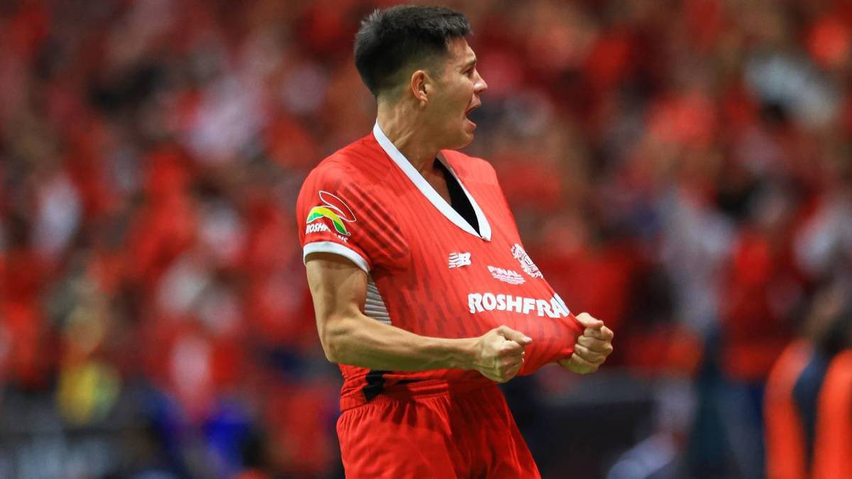 desinformarquez's tweet photo. Mi temor era que después del Capitán Chileno no llegara uno capaz de llenar ese vacío que dejaría en el club.

Que gusto ver a Franco Romero convertirse en el mejor MC de la liga y del continente. https://t.co/Jq36Hijk6S
