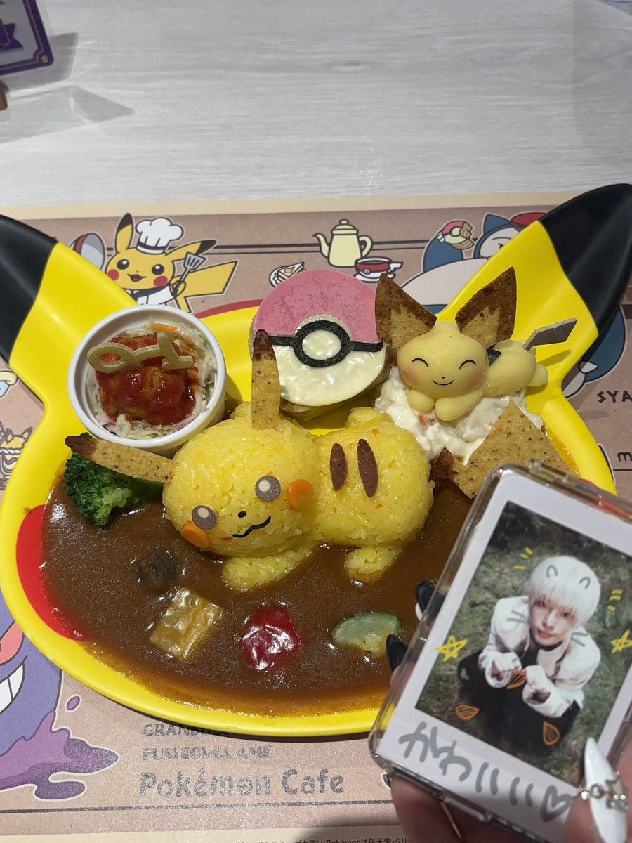 Milkydiaries_'s tweet photo. Js me &amp; harua at the Pokémon cafe https://t.co/r4jFZATW3R
