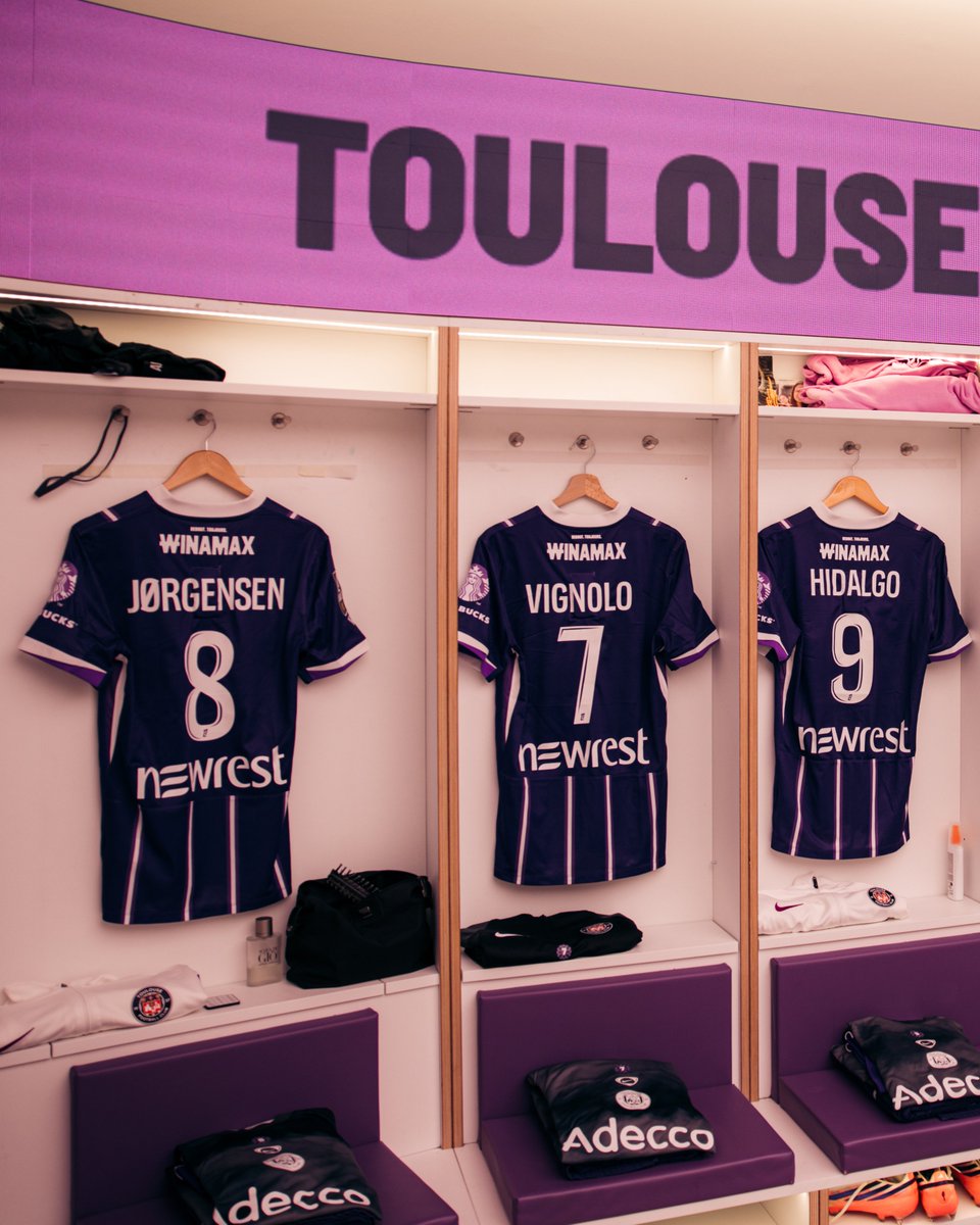 ToulouseFC's tweet photo. Le vestiaire toulousain attend ses Violets !
#TFCLOSC https://t.co/eVzkdaALn5