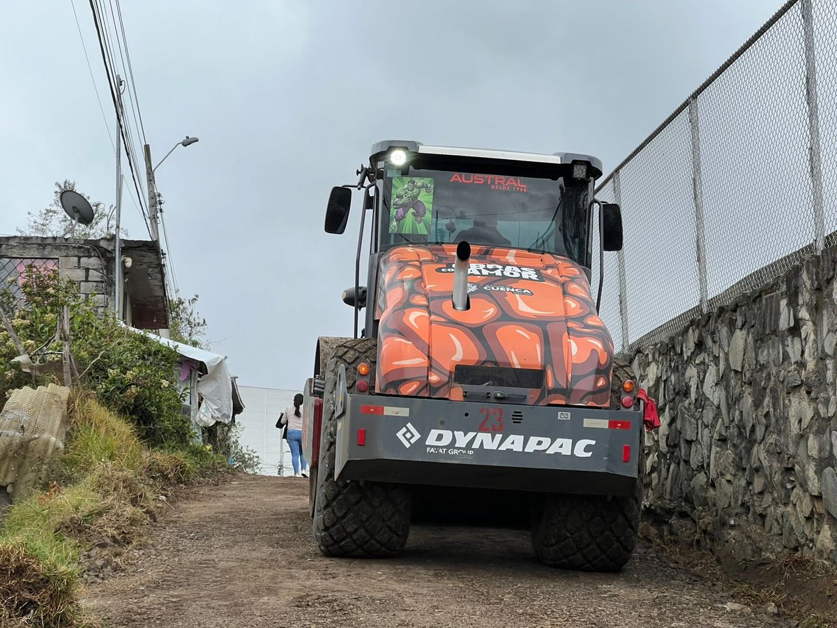 OOPPCuenca's tweet photo. 🚜 Continuamos con obras de lastre

Maquinistas , obreros e ingenieros 👷 trabajan arduamente en el mantenimiento vial de lastre en los siguientes sectores :

✅ San Antonio de Gapal (El Valle)
✅ Shiricay (San Sebastián)

#QueCuencaNosUna 

@MarisolPenaloz2 https://t.co/vMCW0eSDsh