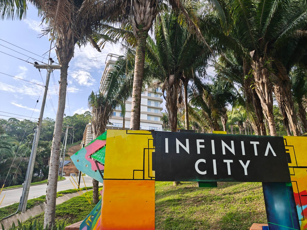 jeremykauffman's tweet photo. Arrived in Próspera for the Free Cities Conference!

Próspera is a charter city located in Honduras that is exempt from most national laws.

This is my first visit, and this post will become a multi-day live thread of the island and conference. https://t.co/uFTSC34b6f