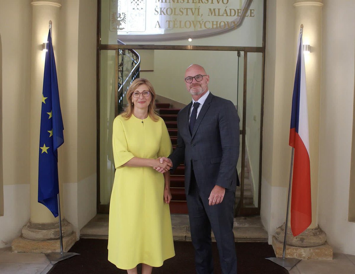 EZaharievaEU's tweet photo. Great discussion with science minister Robert Plaga about the new Horizon Europe and the upcoming Innovation Act and ERA Act. I also met the leadership of the Czech Academy of Sciences - impressed with its success in ERC and its drive in bringing knowledge to the market. https://t.co/dSe4VcC2Rg