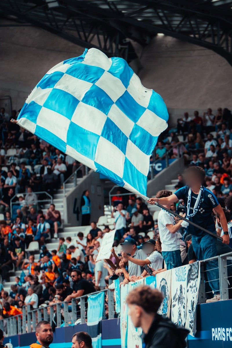 KSP26_parisfc's tweet photo. Paris FC - OGC Nice
@ligue1 - J2
30/09/26
Message de remerciements pour le Coach Kombouaré qui a assuré le maintient la saison passée
Sur le terrain nos parisiens l'emportent face à Nice 3 buts à 0
🔵⚪
Crédits photos : Paris FC
#ligue1 #parisfc #KSP26 #tribuneEiffel #PFCOGCN https://t.co/2h3tIend1d