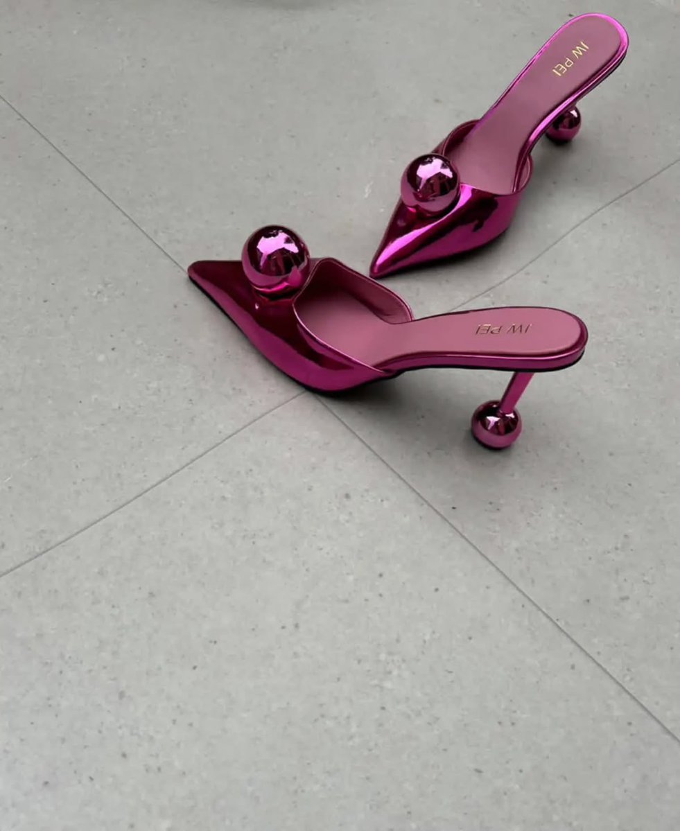 Mimiboards's tweet photo. JW Pei Mules 🩷 https://t.co/5aZ76fWR3y