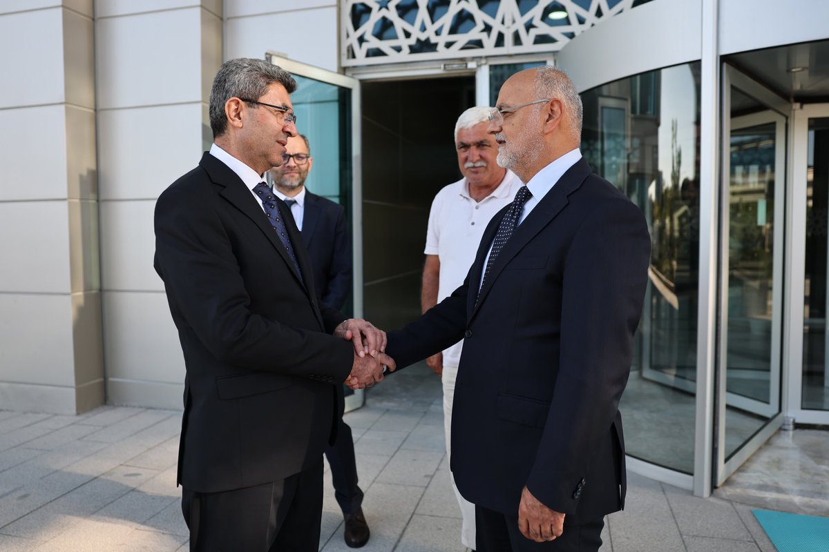BTK_MehmetKcygt's tweet photo. Kıymetli hemşehrimiz, Hakimler ve Savcılar Kurulu Başkan Vekili Sn. Fuzuli Aydoğdu’yu Kurumumuzda ağırlamaktan memnuniyet duyduk.

Dijitalleşen dünyada bilişim hukuku ve güncel gelişmeleri ele aldığımız kıymetli bir istişare oldu.

Nazik ziyaretleri ve değerli istişareleri için kendisine teşekkür ediyorum.