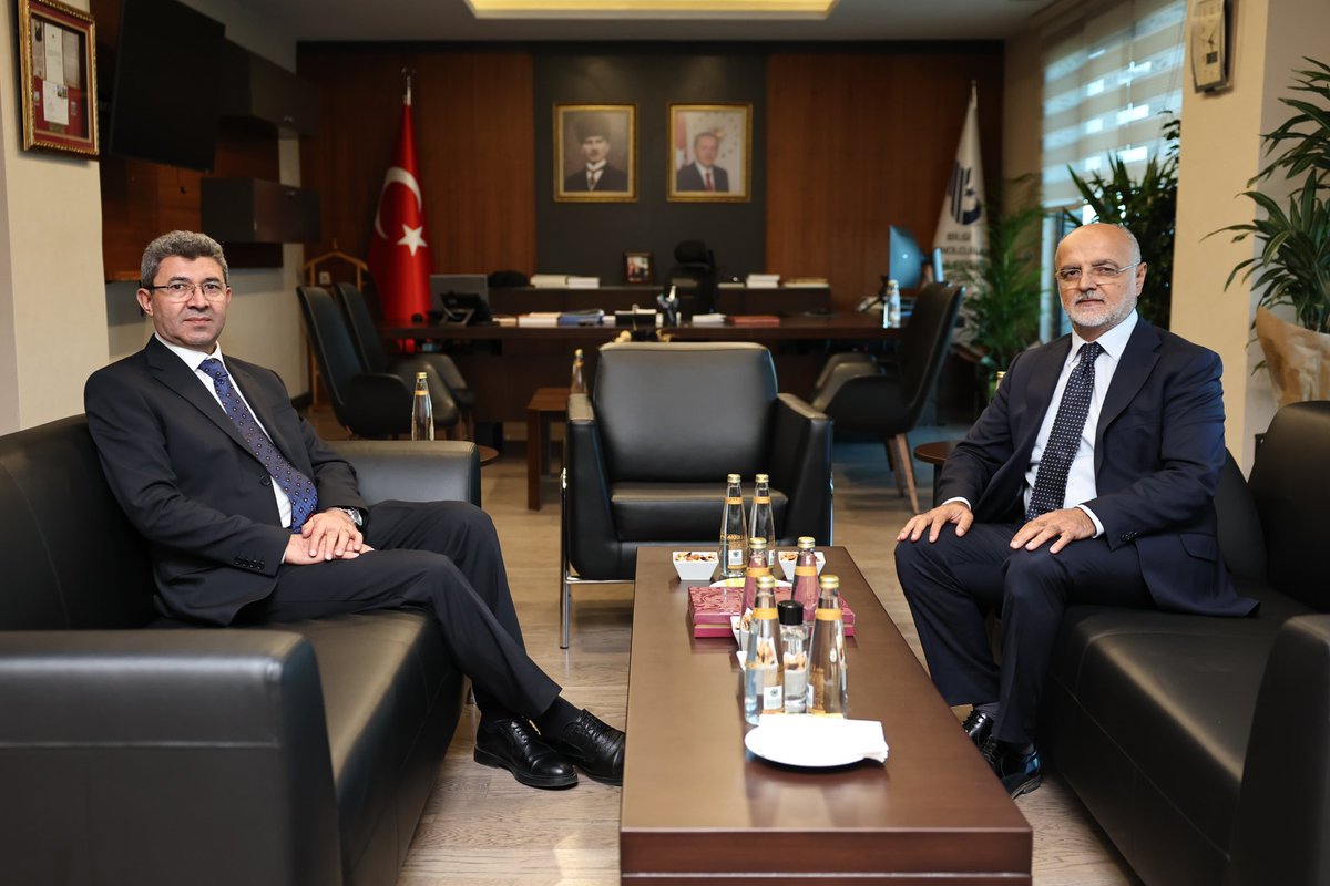 BTK_MehmetKcygt's tweet photo. Kıymetli hemşehrimiz, Hakimler ve Savcılar Kurulu Başkan Vekili Sn. Fuzuli Aydoğdu’yu Kurumumuzda ağırlamaktan memnuniyet duyduk.

Dijitalleşen dünyada bilişim hukuku ve güncel gelişmeleri ele aldığımız kıymetli bir istişare oldu.

Nazik ziyaretleri ve değerli istişareleri için kendisine teşekkür ediyorum.