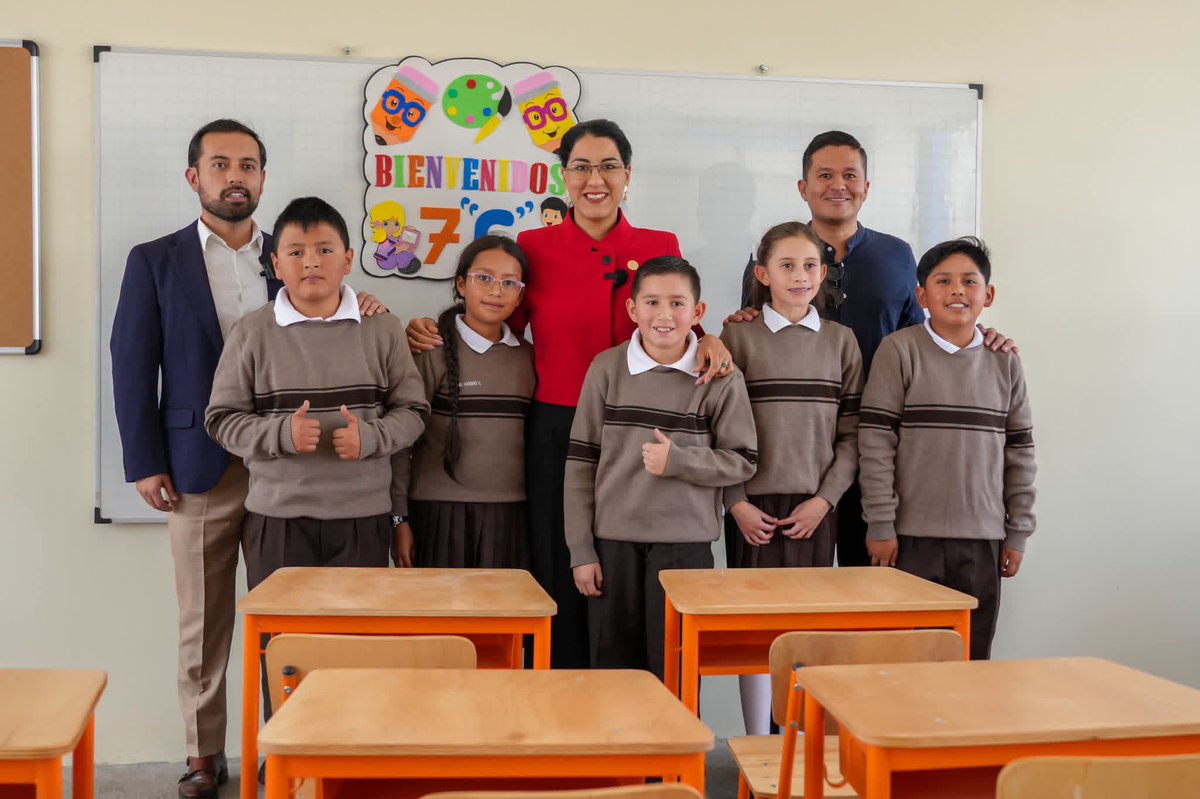 EducacionZ3_Ec's tweet photo. [COTOPAXI] 👧🏻✏️Con entusiasmo, nuevas ilusiones y espacios renovados 86.127 estudiantes regresan a las aulas para comenzar un nuevo año lectivo #SierraAmazonía, acompañados por docentes y familias que son parte fundamental de este camino. 

#VolvemosAlAula https://t.co/z4yT1cWiTJ