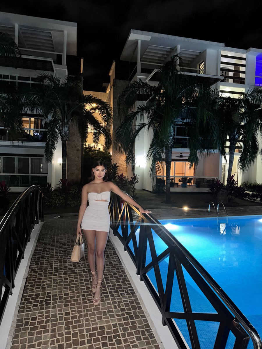 DulceMariawv's tweet photo. 🌙 La noche se disfruta más cuando dejas un poquito a la imaginación… 🍷✨ https://t.co/ftxa5JTstL