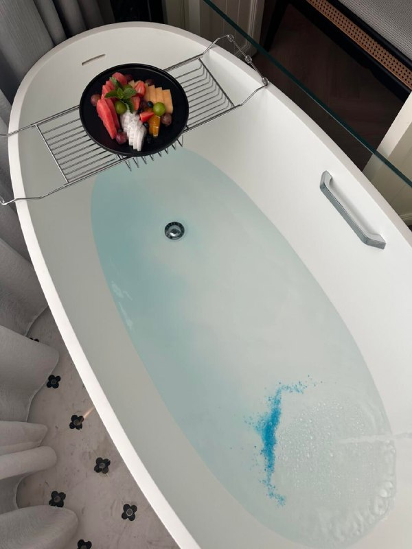 Norukiyomi's tweet photo. My favorite way to hit the reset button.  A warm bath, fresh fruits, and a cup of black coffee—pure bliss. Taking care of me, for me. https://t.co/H6mDyJzhvg